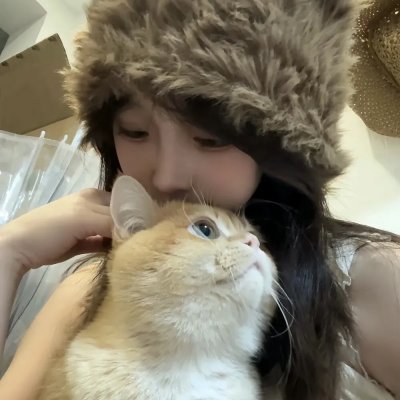 圆月映花都