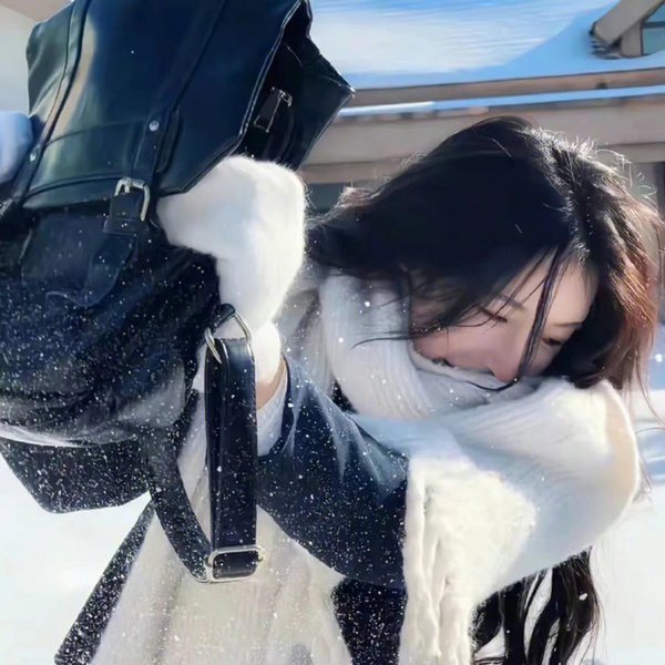 男人转化出机器人铠装